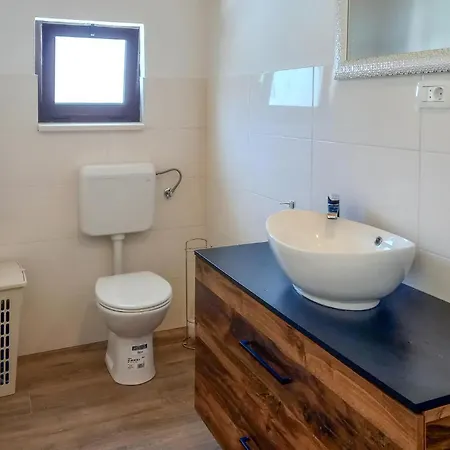 Ferienhaus 4 Bedroom Amazing In Prkos