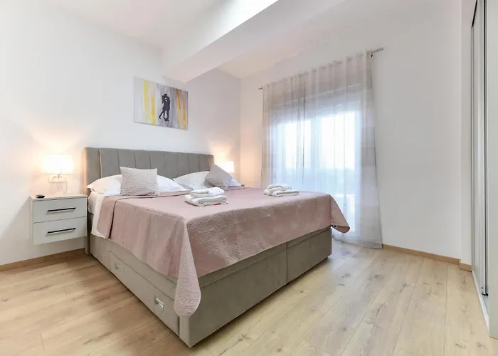 4 Bedroom Amazing In *