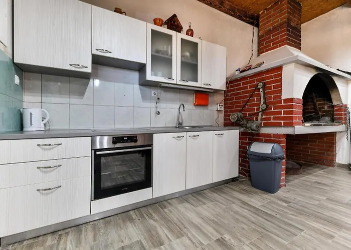 Дом отдыха 4 Bedroom Amazing In *