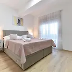 4 Bedroom Amazing In *