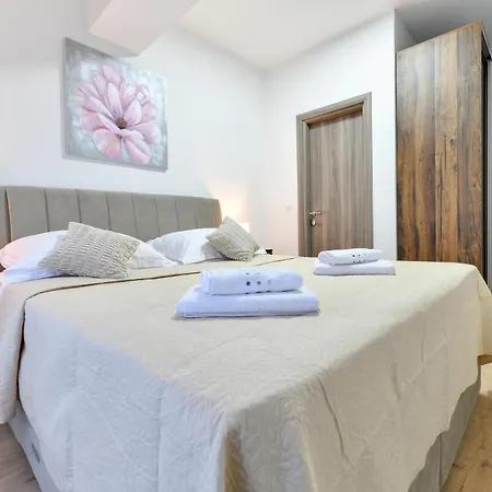 بيت للعطل Luxurious In *
