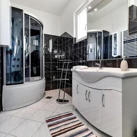 4 Bedroom Amazing In Prkos