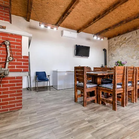 4 Bedroom Cozy In