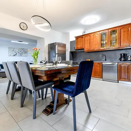 Holiday home 4 Bedroom Amazing In