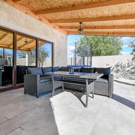 4 Bedroom Cozy In